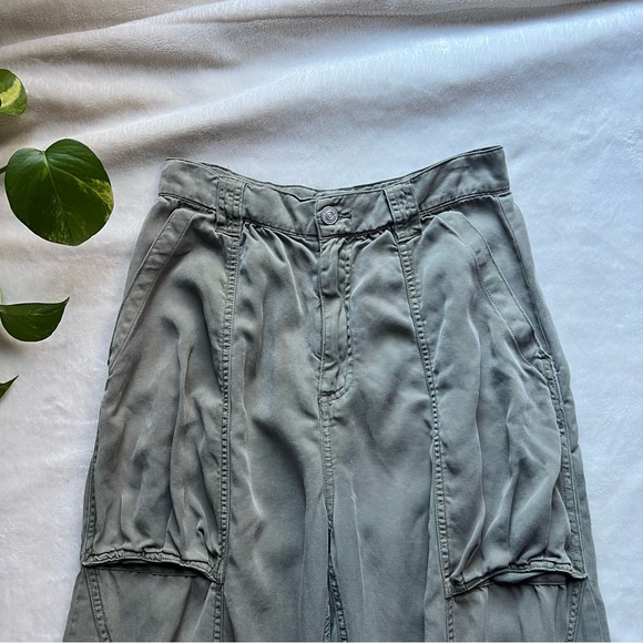 Urban Outfitters BDG Carissa High-Waisted Lightweight Cocoon Pants - Picture 7 of 10